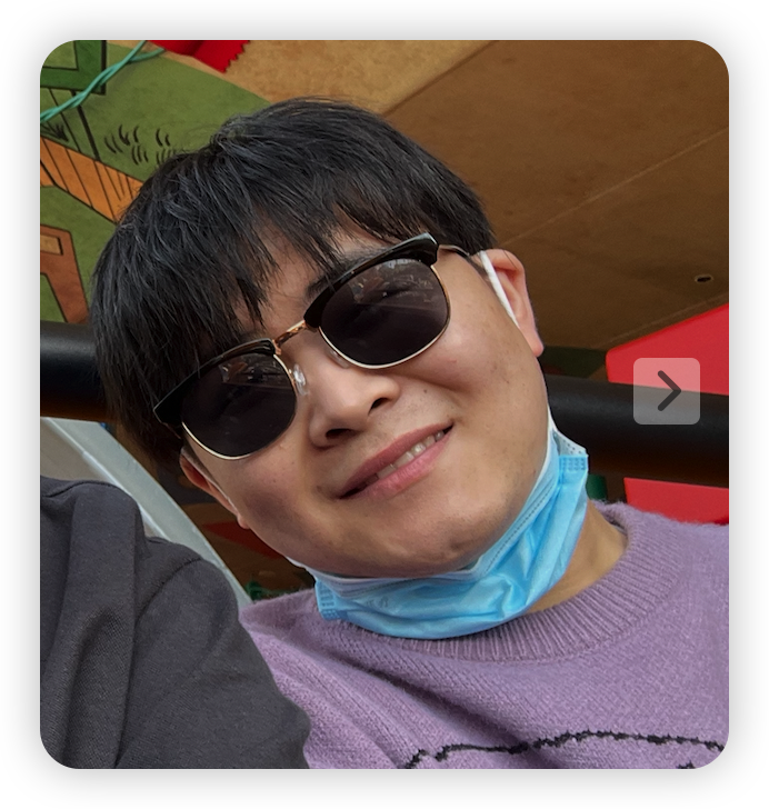 戴着墨镜的张航，准备迎接羽毛球挑战